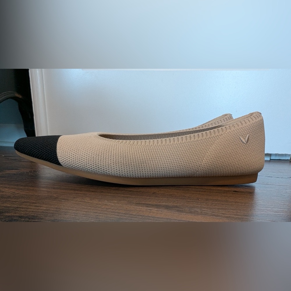 Vivaia Pointed-Toe Ballet Flats Almond and Black Size 38 EU - Picture 7 of 14